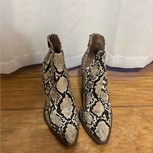 Steve Madden Black and Cream Patterned Ankle Boots
